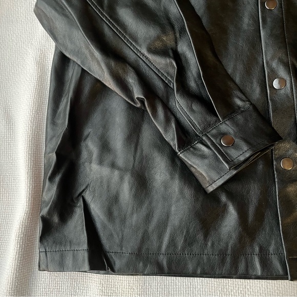 Forever 21 Men's Black Faux Leather Jacket Shacket Snap Button Shirt - Picture 3 of 10